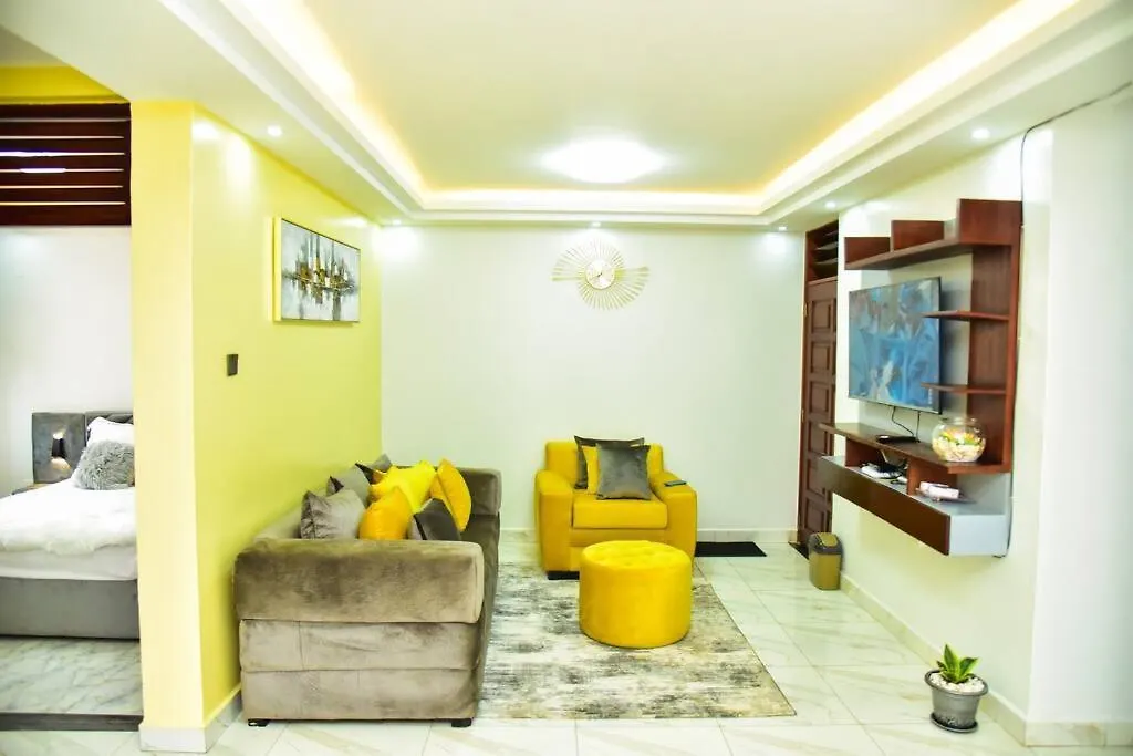 Stylish 3-Bedroom Condo With A Power-Backup, Swimming Pool And Gym Kampala Lägenhet