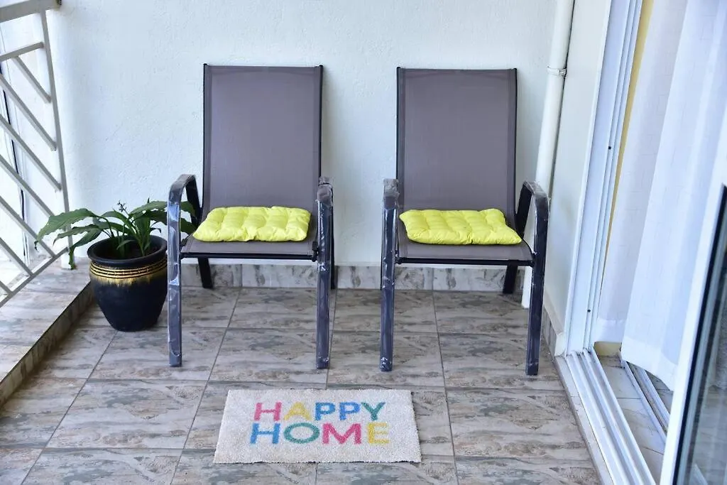 Stylish 3-Bedroom Condo With A Power-Backup, Swimming Pool And Gym Kampala Lägenhet